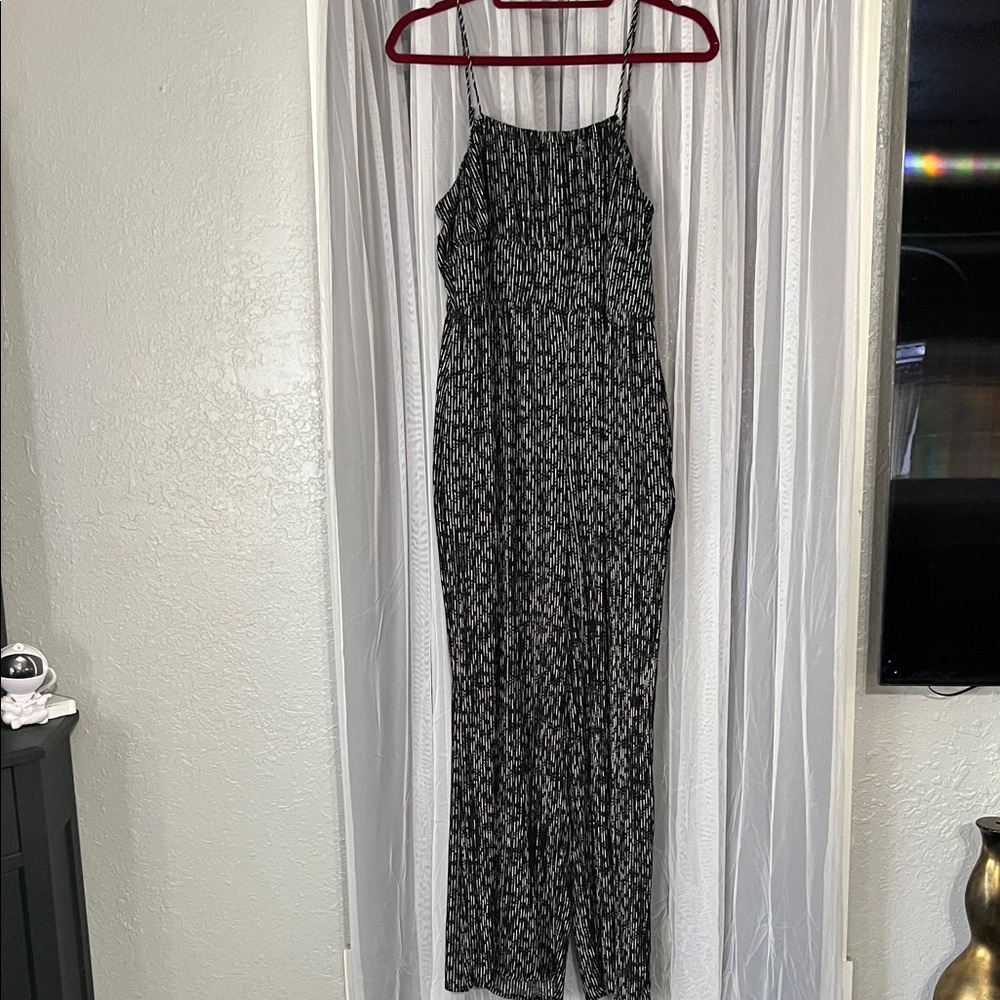 Black & White Patterned Sleeveless Jumpsuit